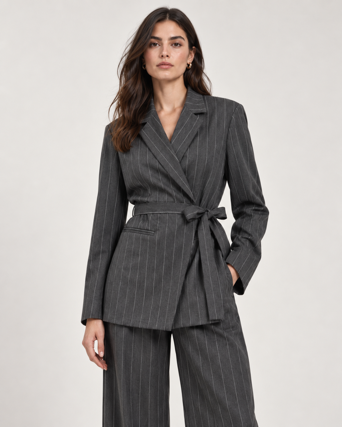 Traje Sastre Gris de Raya Diplomática con Lazada