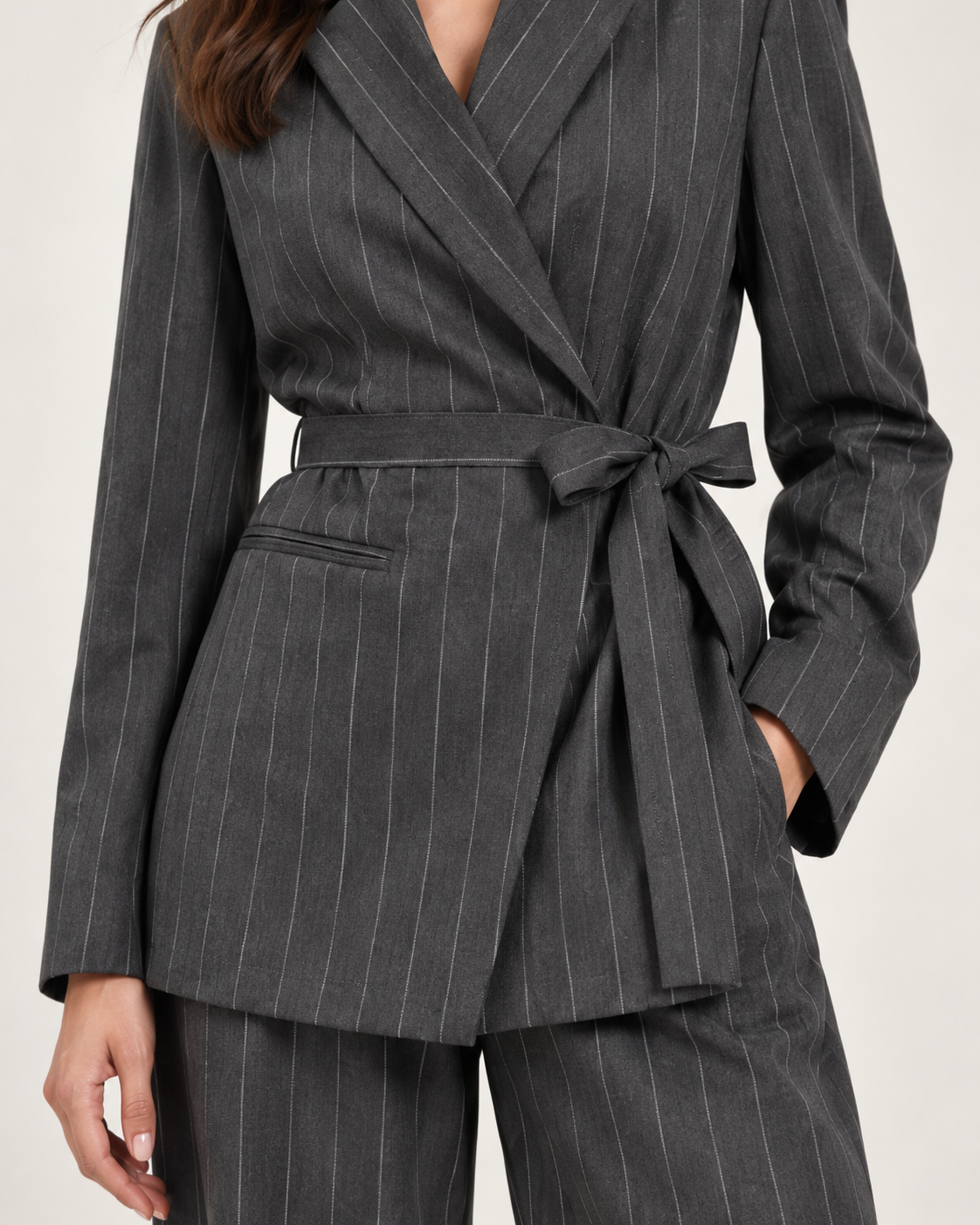Traje Sastre Gris de Raya Diplomática con Lazada