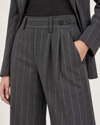 Traje Sastre Gris de Raya Diplomática con Lazada