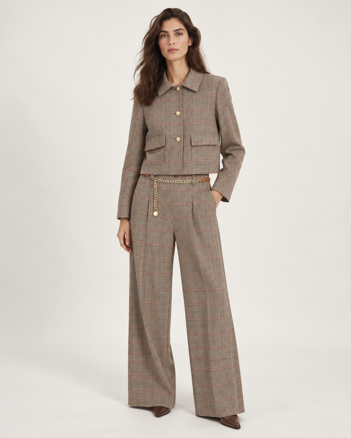 Conjunto Sastre de Cuadros con Blazer Corta y Pantalón