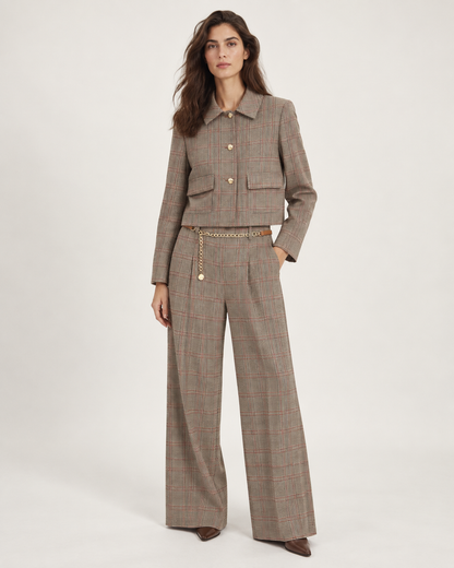 Conjunto Sastre de Cuadros con Blazer Corta y Pantalón