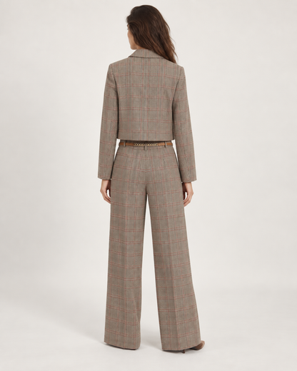 Conjunto Sastre de Cuadros con Blazer Corta y Pantalón